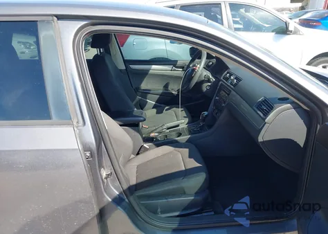 2013 Volkswagen Passat S z USA, uszkodzony, nr VIN 1VWAP7A32DC073289